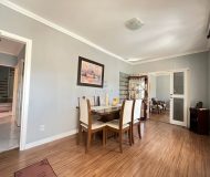 Casa com 161m², 3 dormitórios, 1 suíte, 3 vagas no bairro Jardim Ingá em Porto Alegre