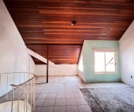 Casa com 161m², 3 dormitórios, 1 suíte, 3 vagas no bairro Jardim Ingá em Porto Alegre