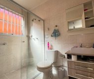 Casa com 161m², 3 dormitórios, 1 suíte, 3 vagas no bairro Jardim Ingá em Porto Alegre