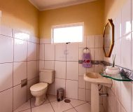 Casa com 161m², 3 dormitórios, 1 suíte, 3 vagas no bairro Jardim Ingá em Porto Alegre