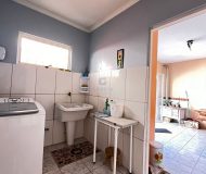 Casa com 161m², 3 dormitórios, 1 suíte, 3 vagas no bairro Jardim Ingá em Porto Alegre