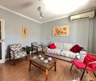 Casa com 161m², 3 dormitórios, 1 suíte, 3 vagas no bairro Jardim Ingá em Porto Alegre