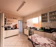 Casa com 161m², 3 dormitórios, 1 suíte, 3 vagas no bairro Jardim Ingá em Porto Alegre