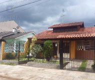 Casa com 159m², 2 dormitórios, 1 suíte, 2 vagas no bairro Parque da Matriz em Cachoeirinha