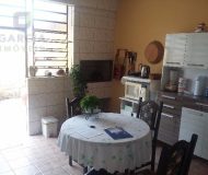 Casa com 159m², 2 dormitórios, 1 suíte, 2 vagas no bairro Parque da Matriz em Cachoeirinha