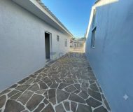 Casa com 180m², 2 dormitórios, 3 vagas no bairro Sarandi em Porto Alegre