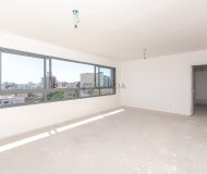 Apartamento com 98m², 3 dormitórios, 1 suíte, 2 vagas no bairro Petrópolis em Porto Alegre