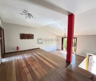 Casa com 240m², 4 dormitórios, 1 suíte, 3 vagas no bairro Jardim Itu em Porto Alegre