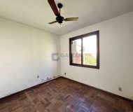 Casa com 240m², 4 dormitórios, 1 suíte, 3 vagas no bairro Jardim Itu em Porto Alegre