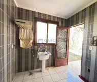 Casa com 240m², 4 dormitórios, 1 suíte, 3 vagas no bairro Jardim Itu em Porto Alegre