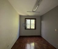 Casa com 240m², 4 dormitórios, 1 suíte, 3 vagas no bairro Jardim Itu em Porto Alegre
