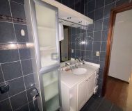 Casa com 240m², 4 dormitórios, 1 suíte, 3 vagas no bairro Jardim Itu em Porto Alegre