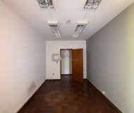 Casa com 240m², 4 dormitórios, 1 suíte, 3 vagas no bairro Jardim Itu em Porto Alegre