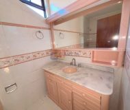 Casa com 240m², 4 dormitórios, 1 suíte, 3 vagas no bairro Jardim Itu em Porto Alegre