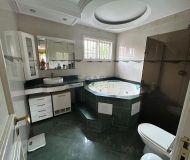 Casa com 300m², 5 dormitórios, 2 suítes, 4 vagas no bairro Sarandi em Porto Alegre