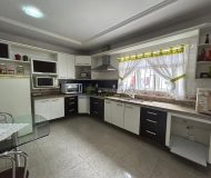 Casa com 300m², 5 dormitórios, 2 suítes, 4 vagas no bairro Sarandi em Porto Alegre