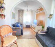 Casa com 188m², 4 dormitórios, 2 vagas no bairro Sarandi em Porto Alegre