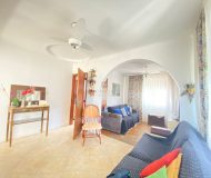 Casa com 188m², 4 dormitórios, 2 vagas no bairro Sarandi em Porto Alegre