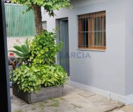 Casa com 80m², 2 dormitórios, 2 vagas no bairro Rubem Berta em Porto Alegre