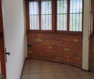 Casa com 80m², 2 dormitórios, 2 vagas no bairro Rubem Berta em Porto Alegre