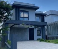 Casa em Condomínio com 212m², 4 dormitórios, 4 suítes, 2 vagas no bairro Condomínio Buena Vista em Viamão