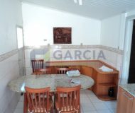 Casa com 363m², 3 dormitórios, 1 suíte, 2 vagas no bairro Partenon em Porto Alegre