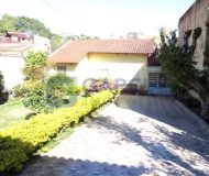 Casa com 363m², 3 dormitórios, 1 suíte, 2 vagas no bairro Partenon em Porto Alegre