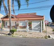 Casa com 161m², 3 dormitórios, 1 suíte, 3 vagas no bairro Jardim Ingá em Porto Alegre