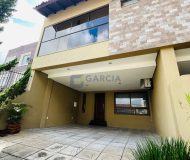 Casa com 200m², 3 dormitórios, 1 suíte, 2 vagas no bairro São Sebastião em Porto Alegre
