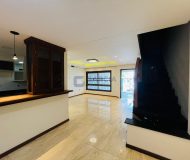 Casa com 200m², 3 dormitórios, 1 suíte, 2 vagas no bairro São Sebastião em Porto Alegre