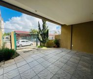 Casa com 200m², 3 dormitórios, 1 suíte, 2 vagas no bairro São Sebastião em Porto Alegre