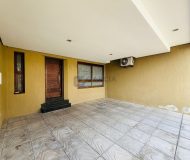 Casa com 200m², 3 dormitórios, 1 suíte, 2 vagas no bairro São Sebastião em Porto Alegre