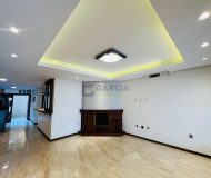 Casa com 200m², 3 dormitórios, 1 suíte, 2 vagas no bairro São Sebastião em Porto Alegre