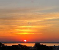 Casa com 305m², 2 dormitórios, 1 suíte, 2 vagas no bairro Tristeza em Porto Alegre