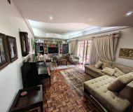 Casa com 450m², 3 dormitórios, 1 suíte, 6 vagas no bairro Jardim Lindóia em Porto Alegre