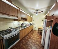 Casa com 450m², 3 dormitórios, 1 suíte, 6 vagas no bairro Jardim Lindóia em Porto Alegre