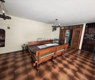 Casa com 450m², 3 dormitórios, 1 suíte, 6 vagas no bairro Jardim Lindóia em Porto Alegre