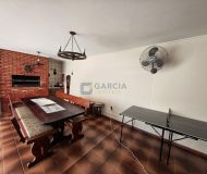 Casa com 450m², 3 dormitórios, 1 suíte, 6 vagas no bairro Jardim Lindóia em Porto Alegre