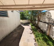 Casa com 450m², 3 dormitórios, 1 suíte, 6 vagas no bairro Jardim Lindóia em Porto Alegre