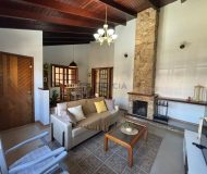 Casa com 125m², 3 dormitórios, 1 suíte, 3 vagas no bairro Sarandi em Porto Alegre