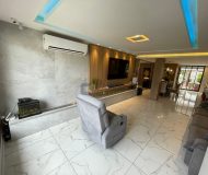 Casa com 280m², 3 dormitórios, 1 suíte, 4 vagas no bairro Parque Santa Fé em Porto Alegre