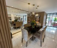 Casa com 280m², 3 dormitórios, 1 suíte, 4 vagas no bairro Parque Santa Fé em Porto Alegre