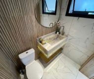 Casa com 280m², 3 dormitórios, 1 suíte, 4 vagas no bairro Parque Santa Fé em Porto Alegre