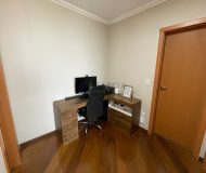 Casa com 280m², 3 dormitórios, 1 suíte, 4 vagas no bairro Parque Santa Fé em Porto Alegre