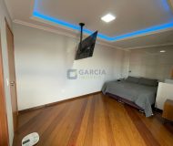 Casa com 280m², 3 dormitórios, 1 suíte, 4 vagas no bairro Parque Santa Fé em Porto Alegre
