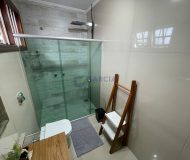 Casa com 280m², 3 dormitórios, 1 suíte, 4 vagas no bairro Parque Santa Fé em Porto Alegre