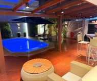 Casa com 280m², 3 dormitórios, 1 suíte, 4 vagas no bairro Parque Santa Fé em Porto Alegre