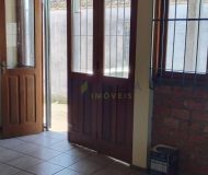 Casa com 80m², 2 dormitórios, 2 vagas no bairro Rubem Berta em Porto Alegre