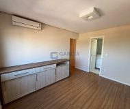 Apartamento com 135m², 3 dormitórios, 1 suíte, 3 vagas no bairro Jardim Itu em Porto Alegre