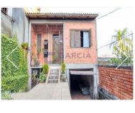Casa com 100m², 2 dormitórios, 1 vaga no bairro Vila Ipiranga em Porto Alegre